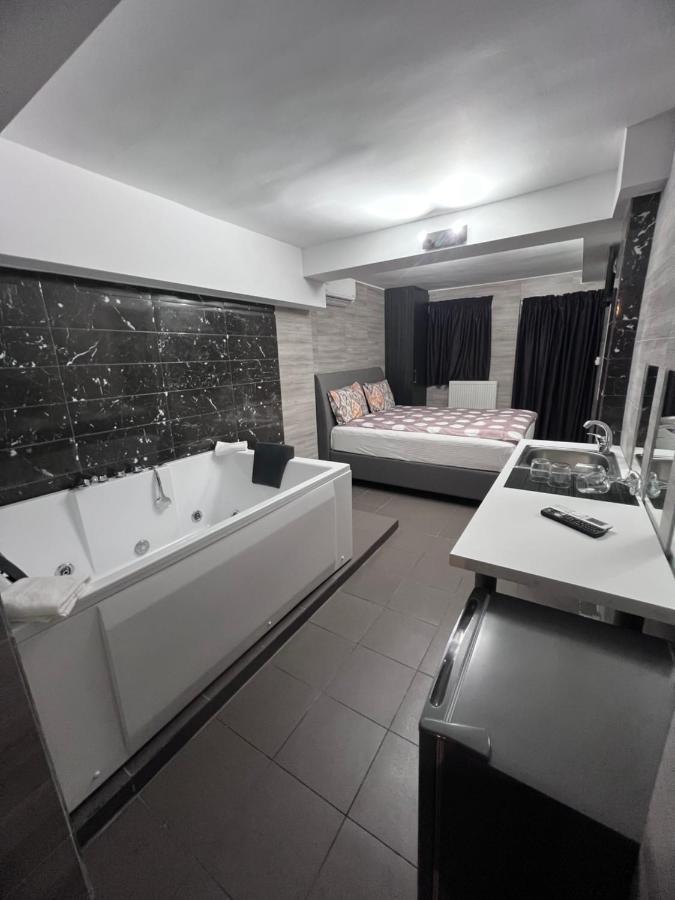סלוניקי Jacuzzi Suites 2 מראה חיצוני תמונה