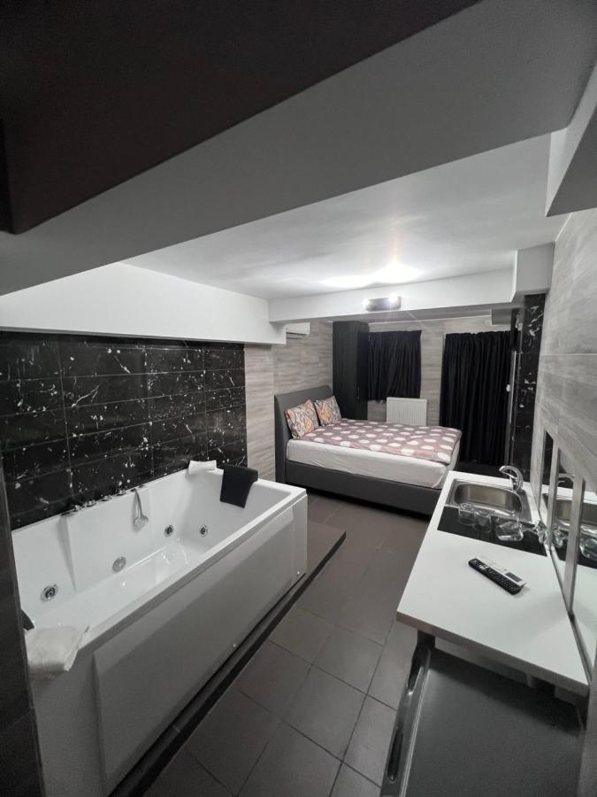סלוניקי Jacuzzi Suites 2 מראה חיצוני תמונה